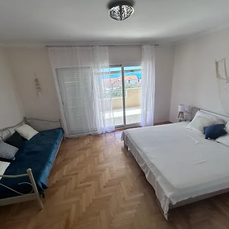 Makakada * Trogir