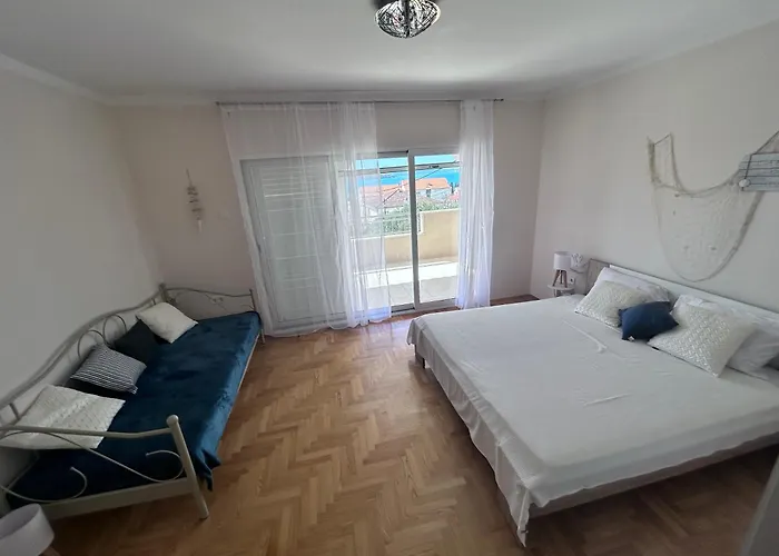 Makakada * Trogir