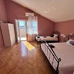 Apartament Makakada *