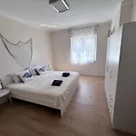 Makakada Apartament *
