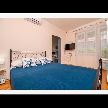 Makakada * Trogir